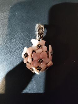 Stirling silver  flower pendent