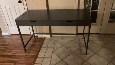 Computer desk