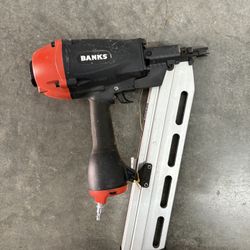 BANKS 64138 Pneumatic Black & Red 21° Round Head Framing Nailer