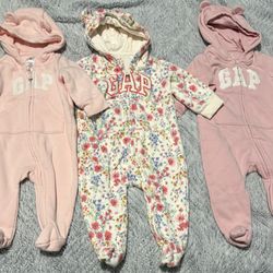 Baby Gap Zipper Onesies Size 0-3 -3-6 Months Lot