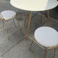Kitchen Table And 3 Metal Chairs 