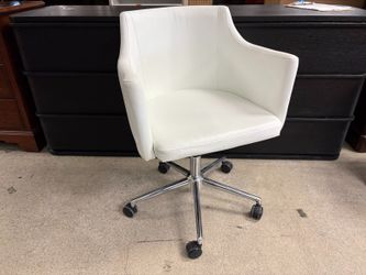 ASHLEY Baraga White Swivel Office Chair