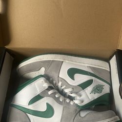 Air Jordan 1 Mid SE White/Pine Green-Light Smoke Grey