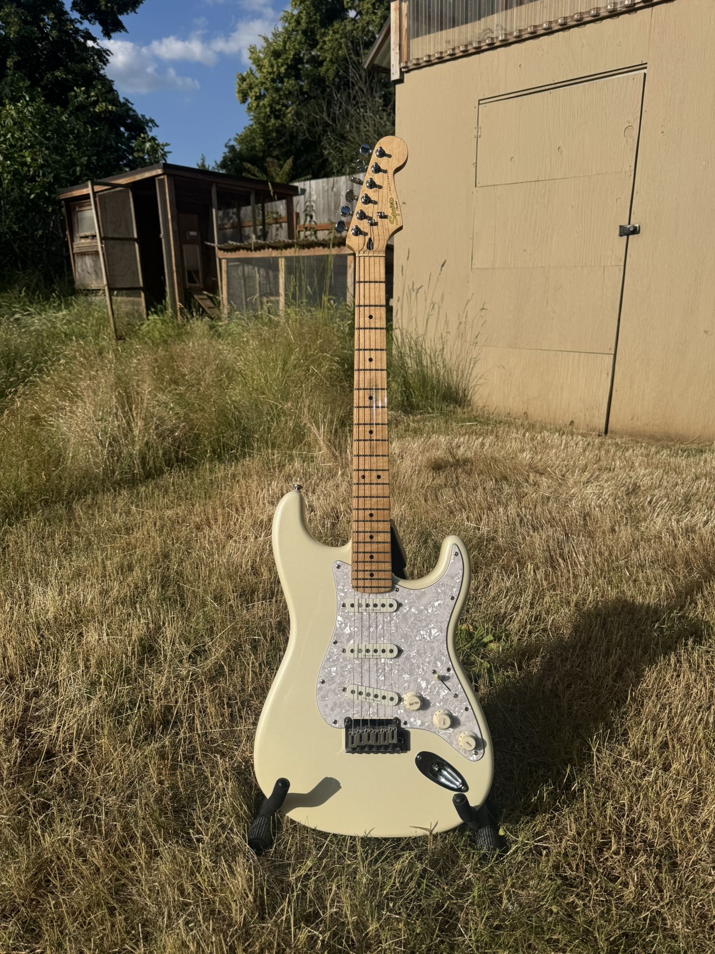 Squier Deluxe Stratocaster