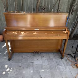 Piano
