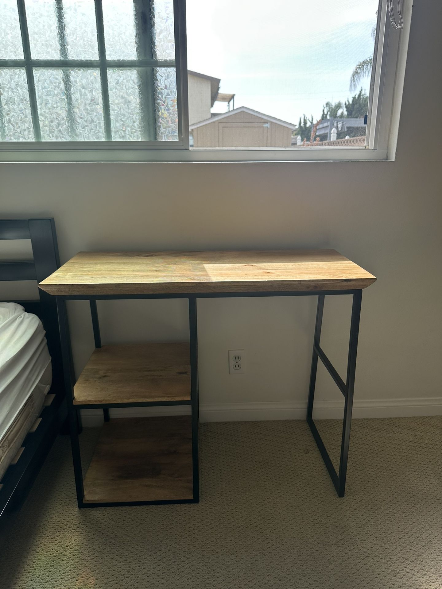 Desk / Table