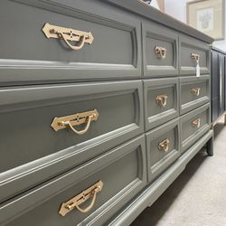 Thomasville Wooden 9-drawer Dresser 