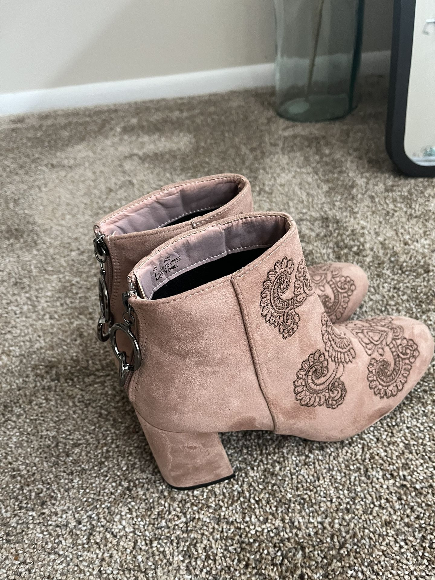 NWT ARIDERGIRL Boots