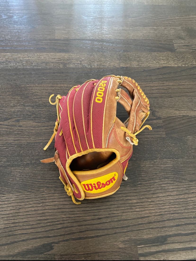 A2000 Wilson Baseball Glove