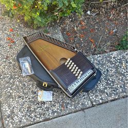 Autoharp 36 /21 Chord Classic Autoharp with original case and Accessories