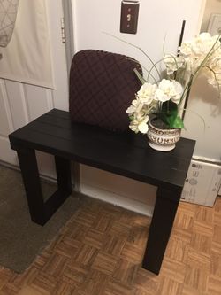 Entryway bench