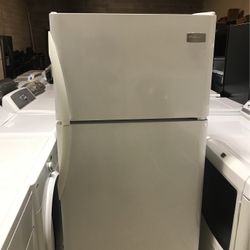 Frigidaire  White Refrigerator Top Freezer 