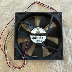 Lian Li Desktop Computer Case Fan, 3-pin, 120mm