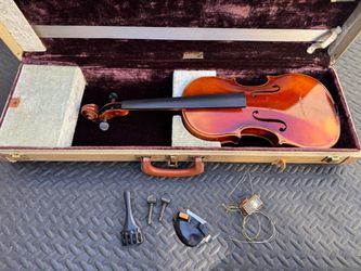 E.R. Pfreschner Violin copy Antonius Stradivarius A211 1960 in nice condition . Check out the pics selling it as its shown in the pictures