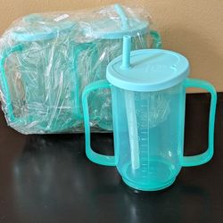 Set Of 3 Plastic Cups With Lids 