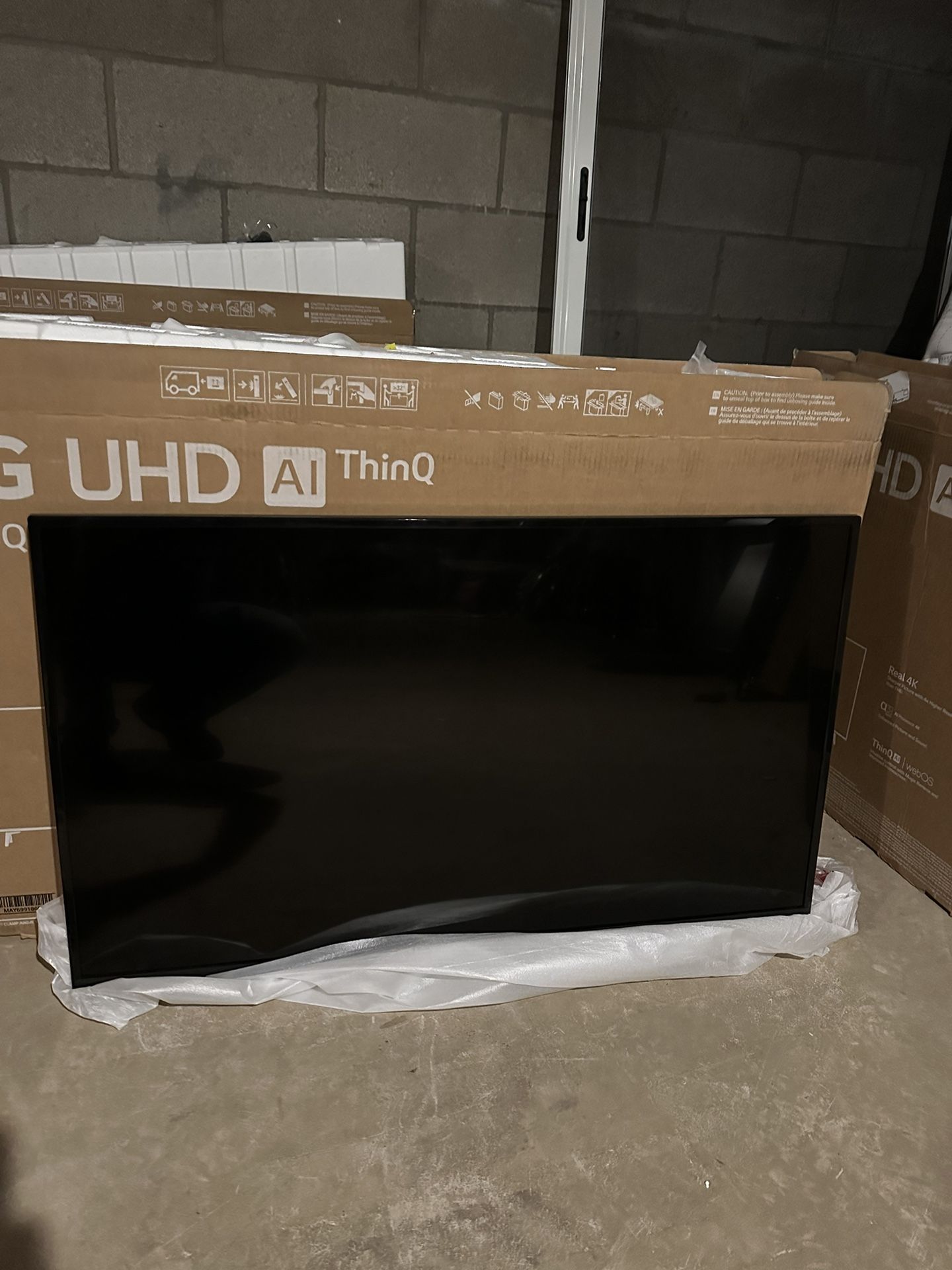 Brand New 43” TCL Roku Smart Tv (LG UHD 4K)