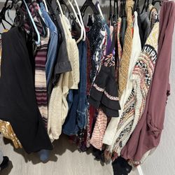 Huge Lot Of Women’s Clothes