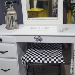 Beautiful Farmhouse Vanity With Beaded Mirror And French Stool. Solid Wood Excellent Condition