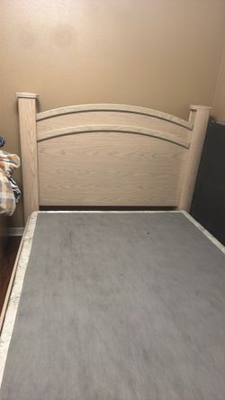 Bed set box spring and night stand $400 obo