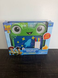 Disney Pixar Toy Story 5 Dry-Erase Glow Lilypad Set