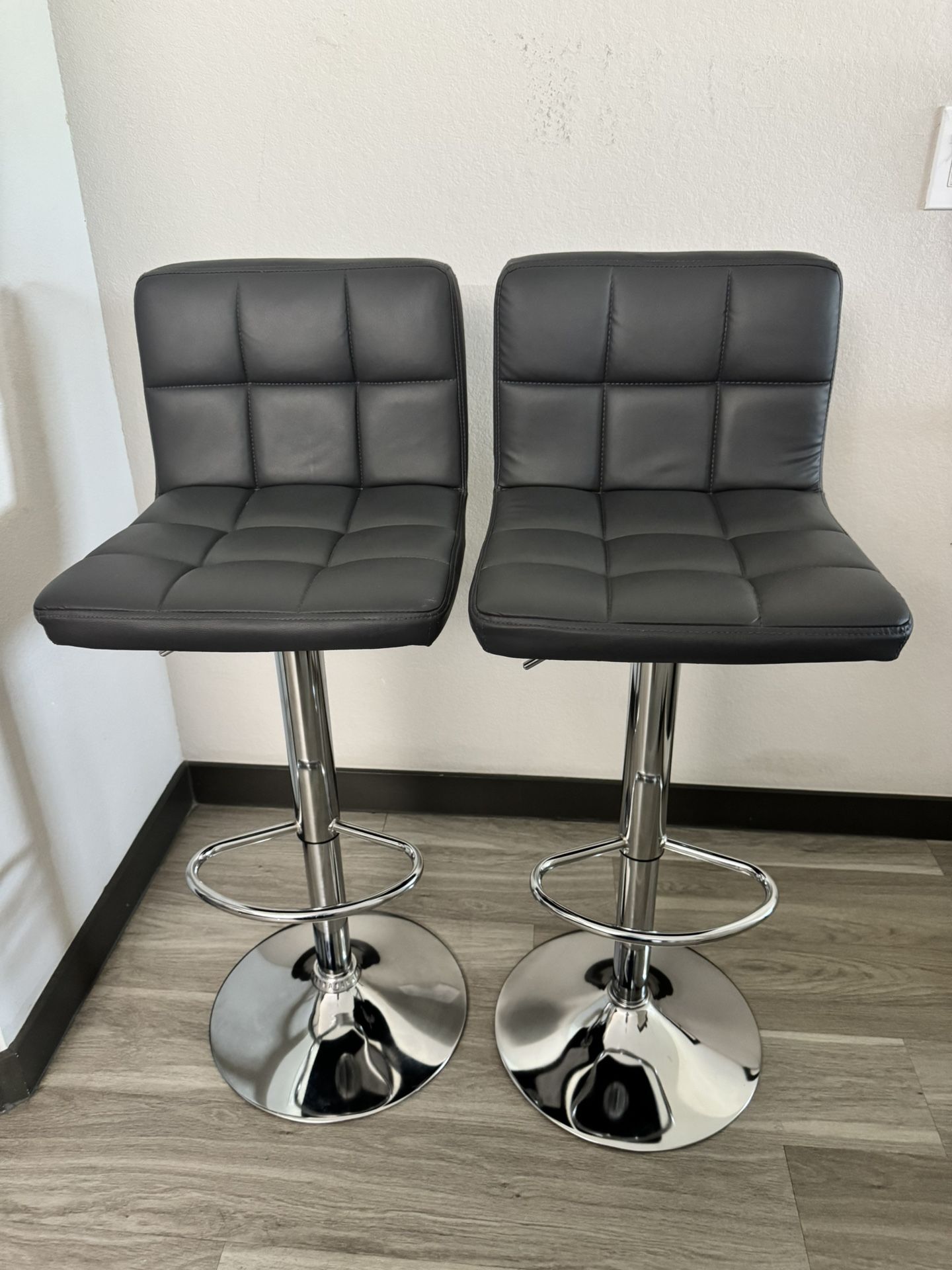 2 Bar Stool