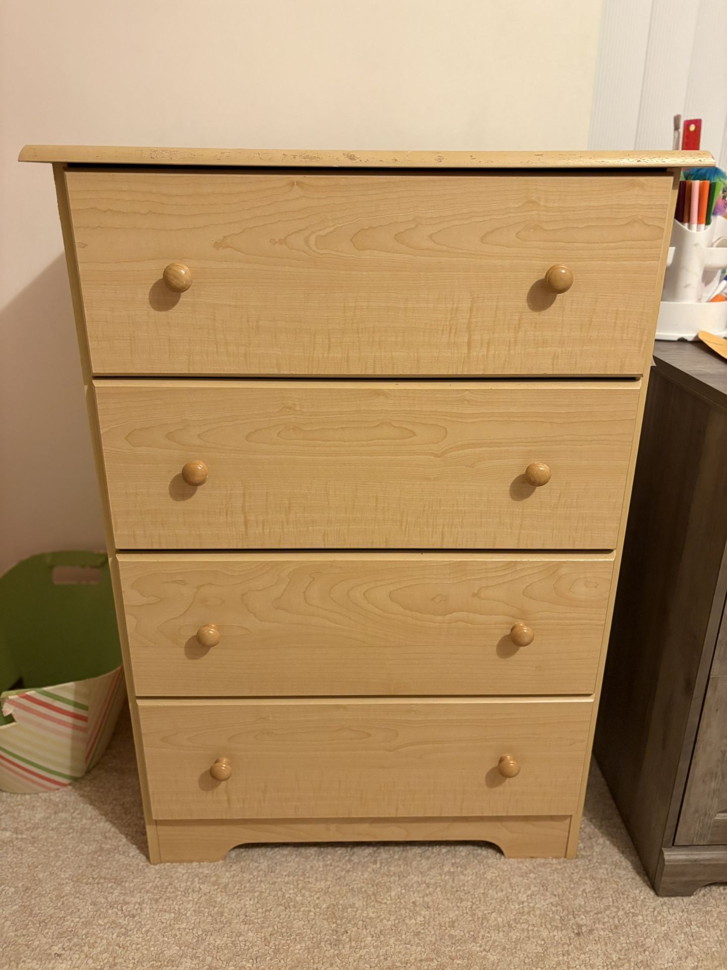 dresser with 5 drawer.