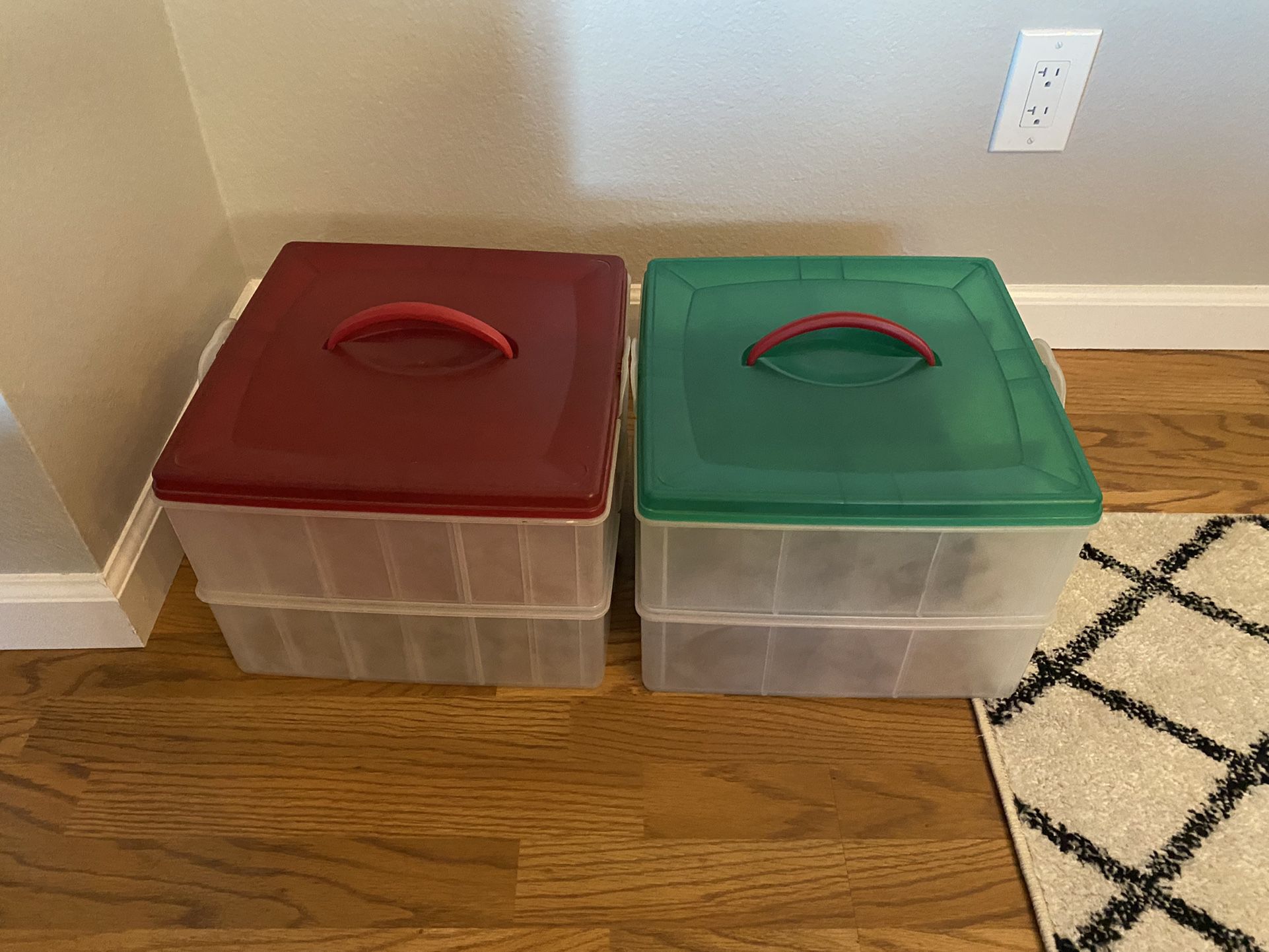 Snapware Snap N' Stack Square 3 Tier Seasonal Ornament Storage Container 13  x 13 in for Sale in Baldwin Park, CA - OfferUp