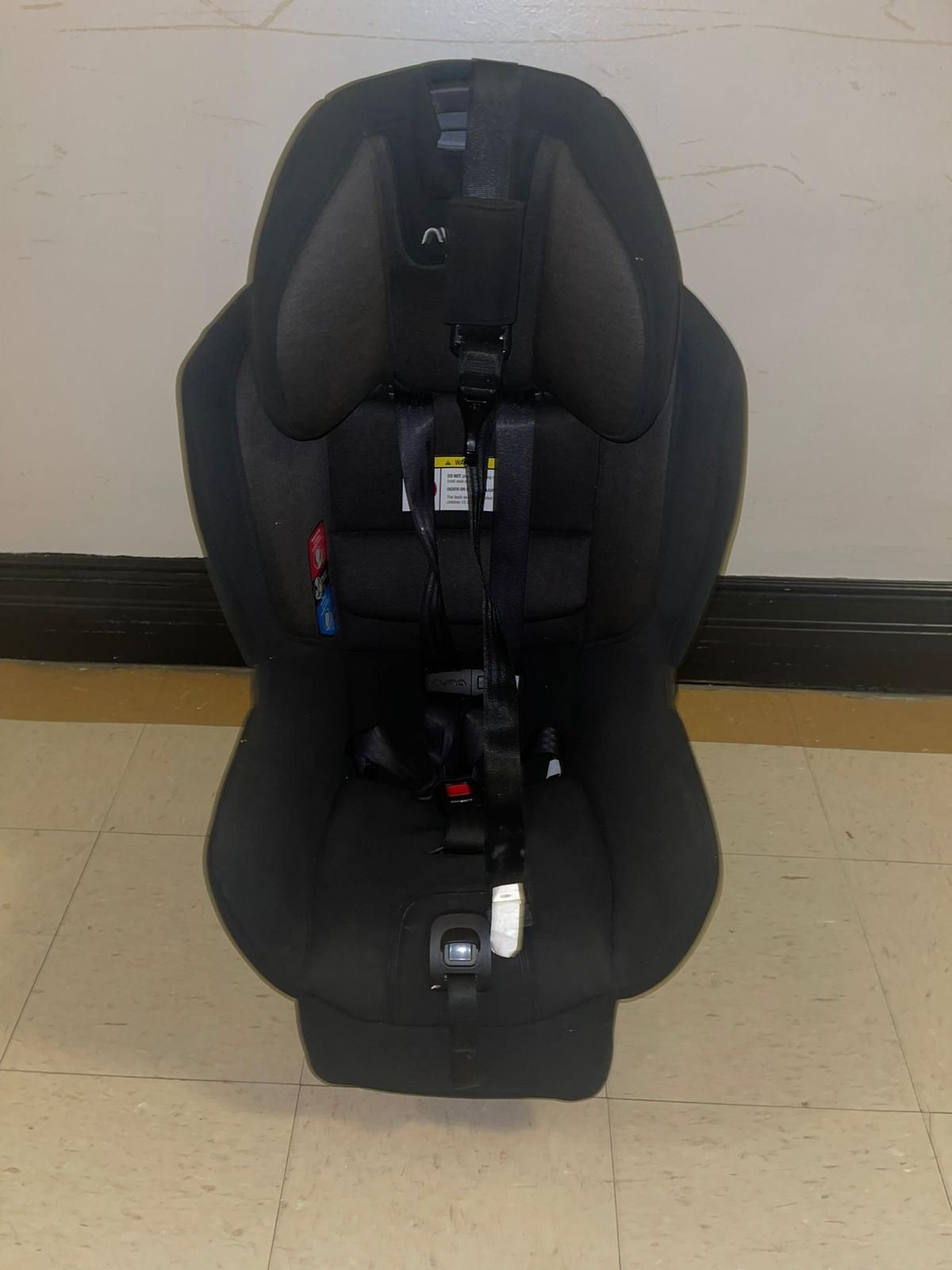 SEAT CAR Nuna RAVA Convertible Car Seat. The expiration date is 13 dicembre of 2027. This car seat is designed to accommodate children from infancy