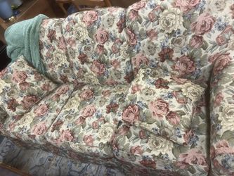 Beautiful Vintage Floral 3-Seater Love Seat