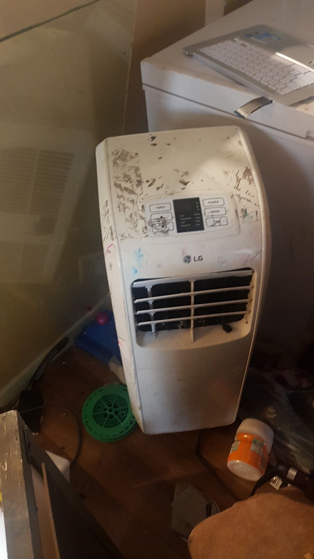 LG PORTABLE AC WITH VENT FOR BACK