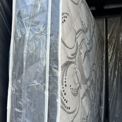 New Pilow Top Mattress And Box Spring. Please Message Me For Pricess, Twin, Full, Queen, king.