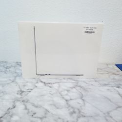 Apple Macbook Air 2022 ☆ M2 Chip/8gb/256gb ☆