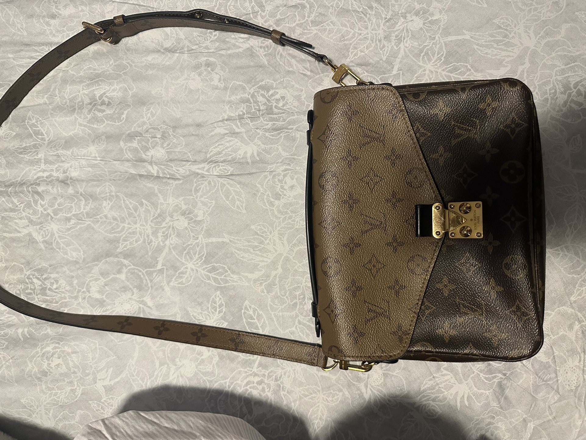 Louis Vuitton Pochette Me’tis
