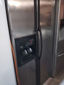 REFRIGERATOR WORKS GREAT