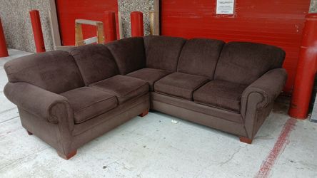 Like New Brown L-Shaped Sectional Sofa – Comfortable & Spacious