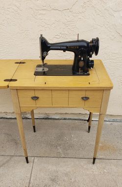 Vintage 1950s The SINGER Manufacturing Co. Sewing Machine🧵🪡   
