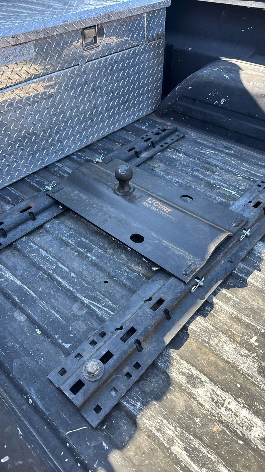 Curt Gooseneck 5th Wheel Adapter 