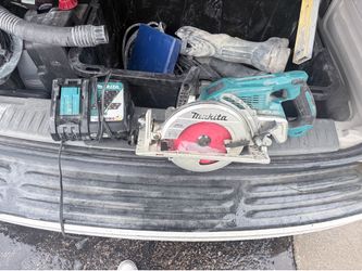 Skillsaw With Charger