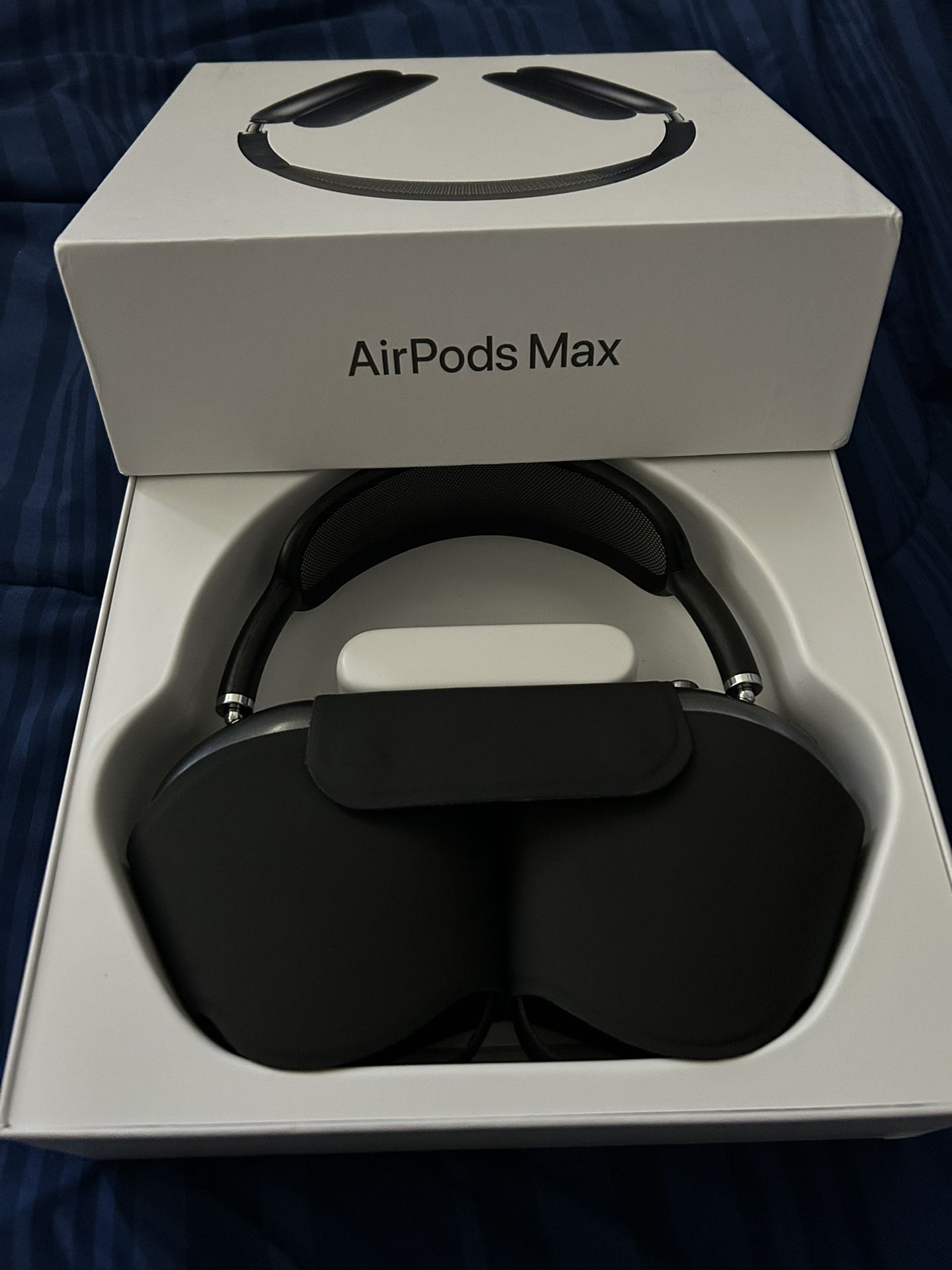 AirPods Max Headphones: Black - Works Great - Like New