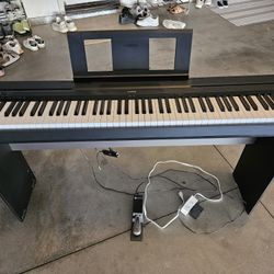 Yamaha P71 with Stand And Chair