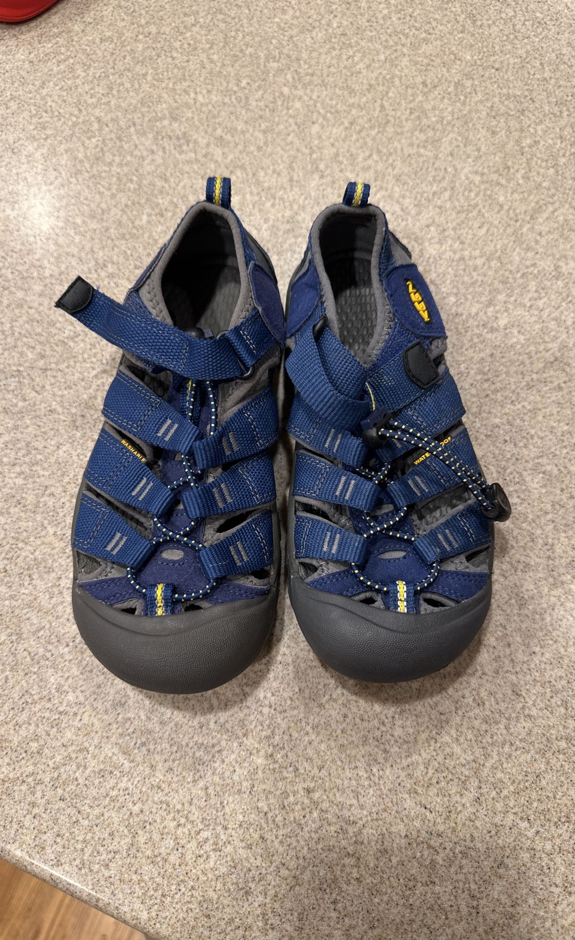 Almost Brand New Condition Waterproof Keen Sandles-size
