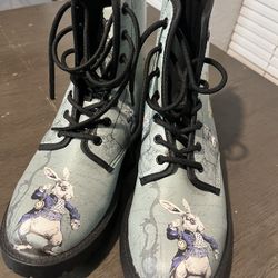 Women’s Size 8 Alice In Wonderland Combat Boots