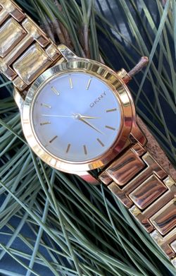 DKNY GOLD LADIES WATCH