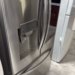 LG French Door refrigerator with knock knock