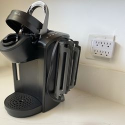 Keurig - K-Duo Plus 12-Cup Coffee Maker and Single Serve K-Cup Brewer -  Black for Sale in Irvine, CA - OfferUp