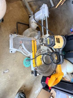 DeWalt 12 inch compound mitering saw