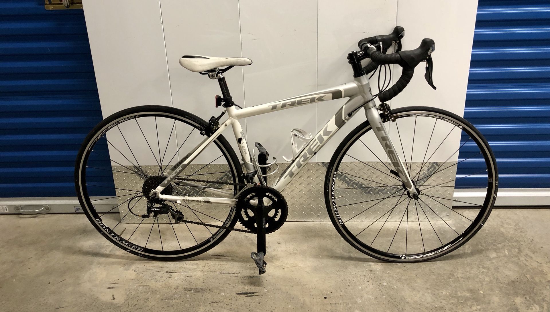2011 TREK LEXA SLX TRIPLE 20-SPEED ROAD BIKE. EXCELLENT CONDITION!