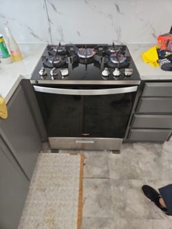 whirlpool stove/ oven 