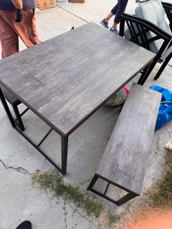 Mesa con 2 bancas