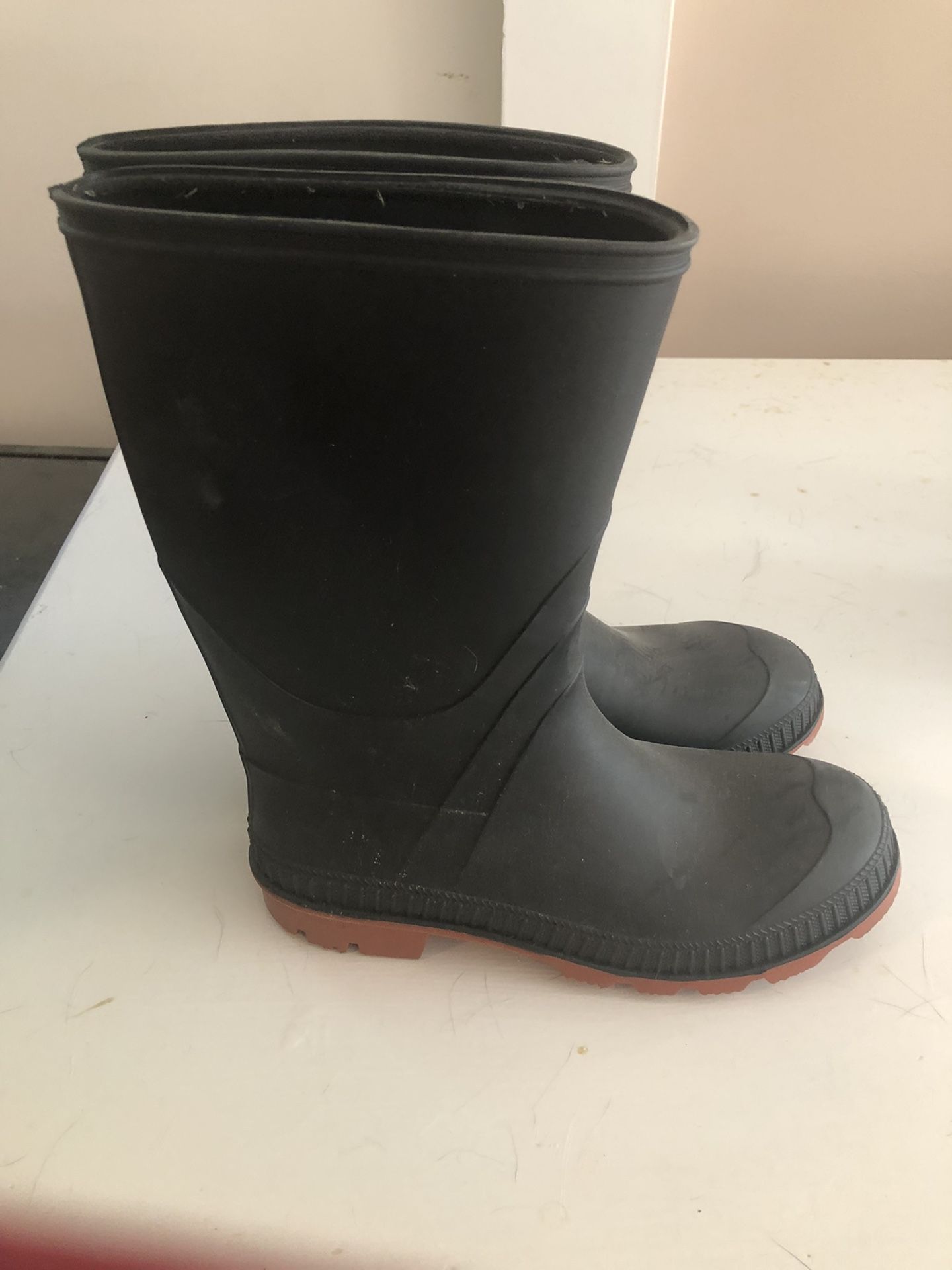 Boys Rubber Boots  Size 6 